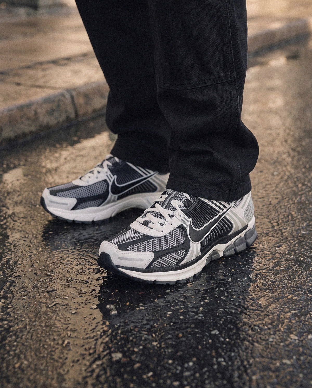Nike Zoom Vomero 5 SE SP Dark Grey Black White - on foot