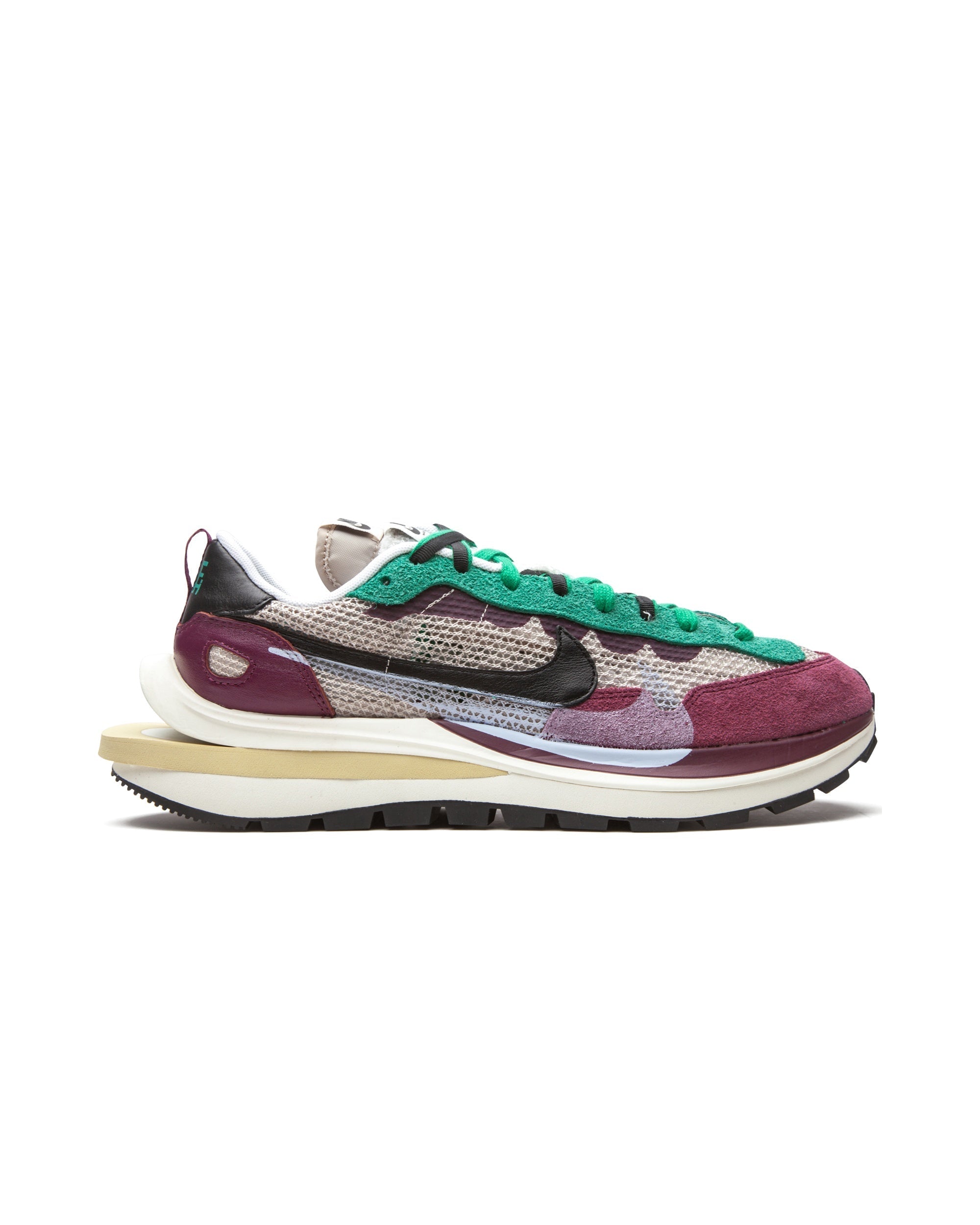 Nike Vaporwaffle sacai Villain Red Neptune Green