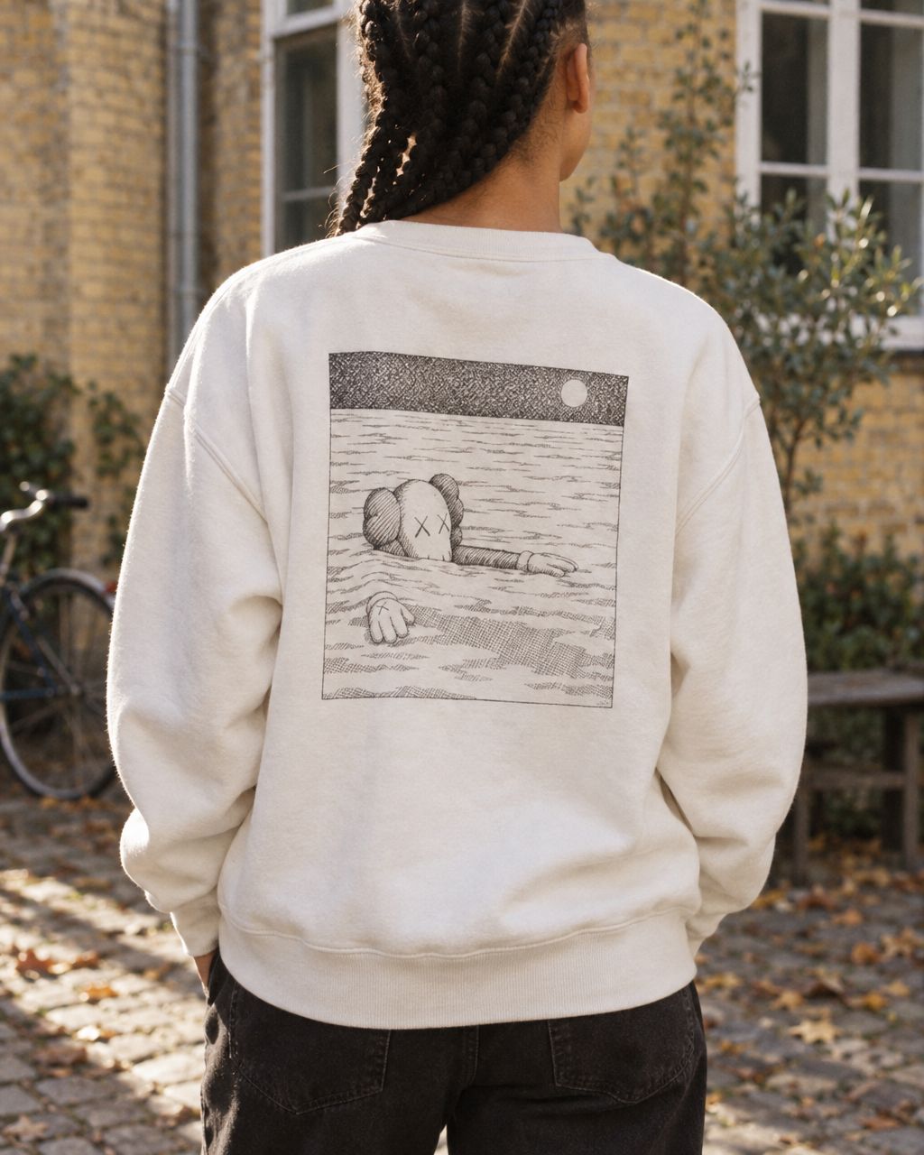 KAWS x Uniqlo Longsleeve Sweatshirt (US Sizing) Off White - detalje