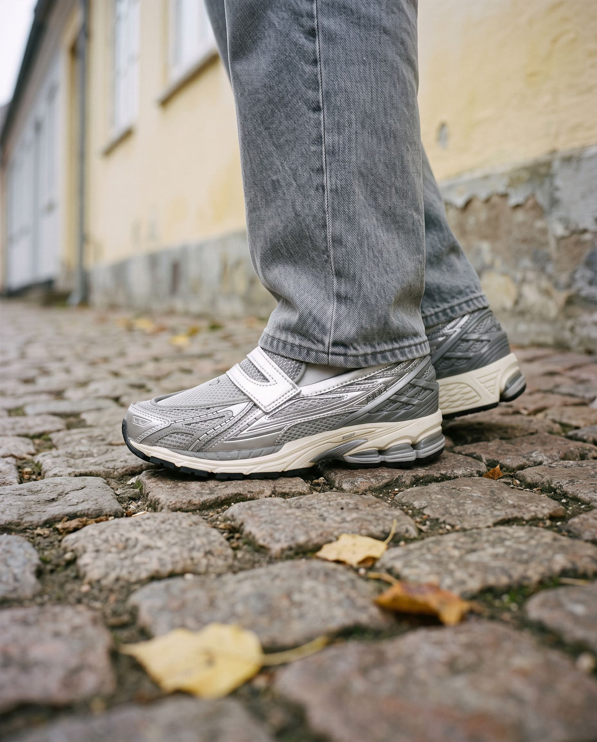 New Balance 1906L Metallic Silver - on-foot
