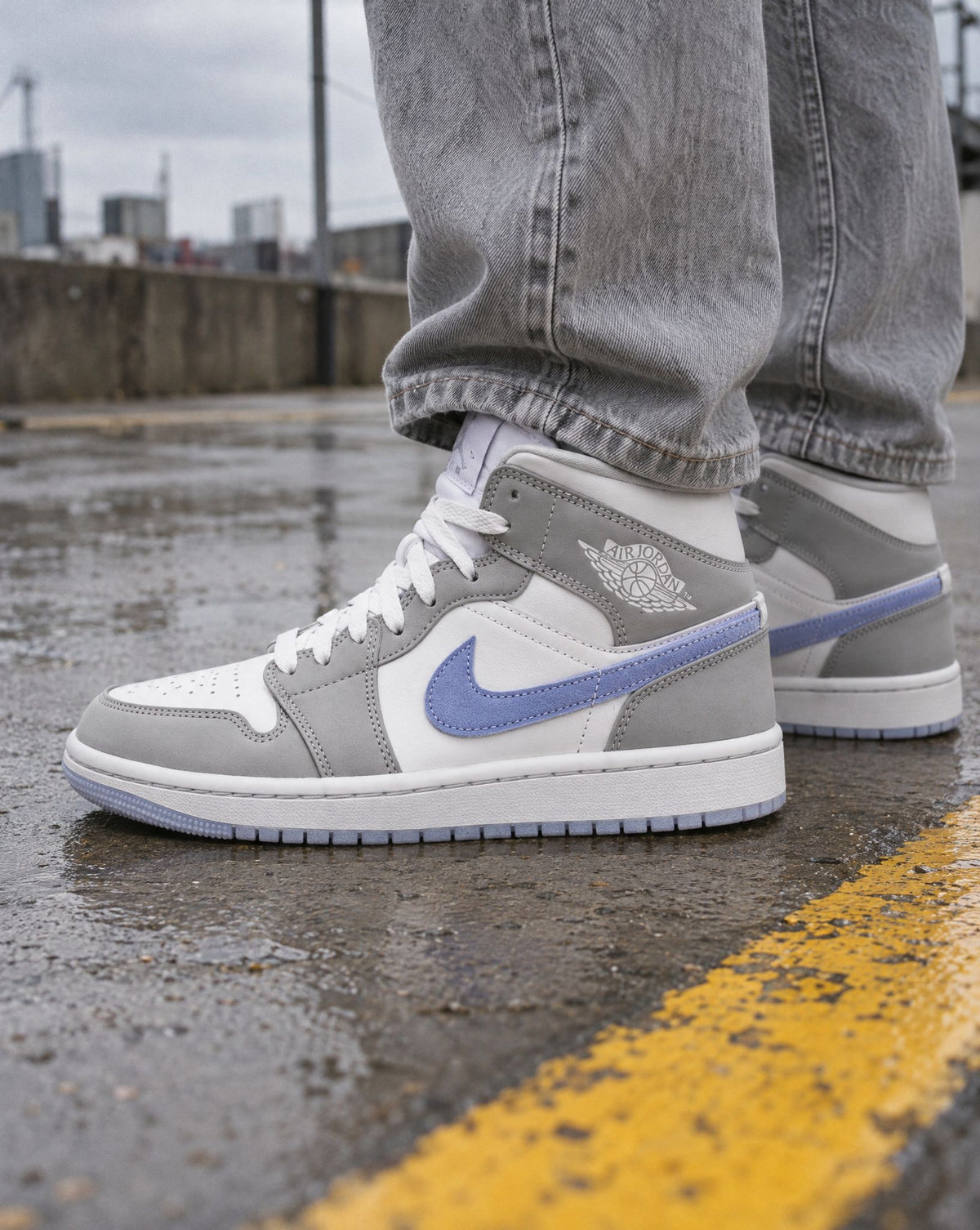 Jordan 1 Mid Wolf Grey Aluminum (Women's) - on-foot