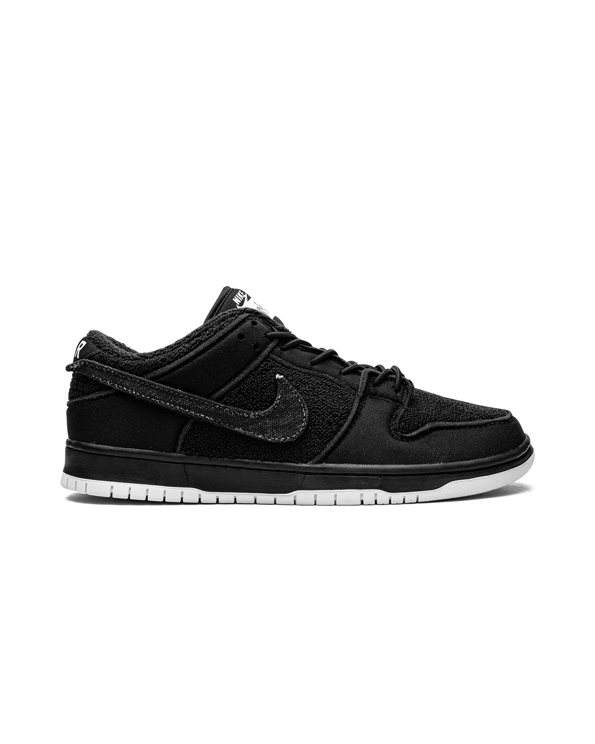 Nike SB Dunk Low Gnarhunters