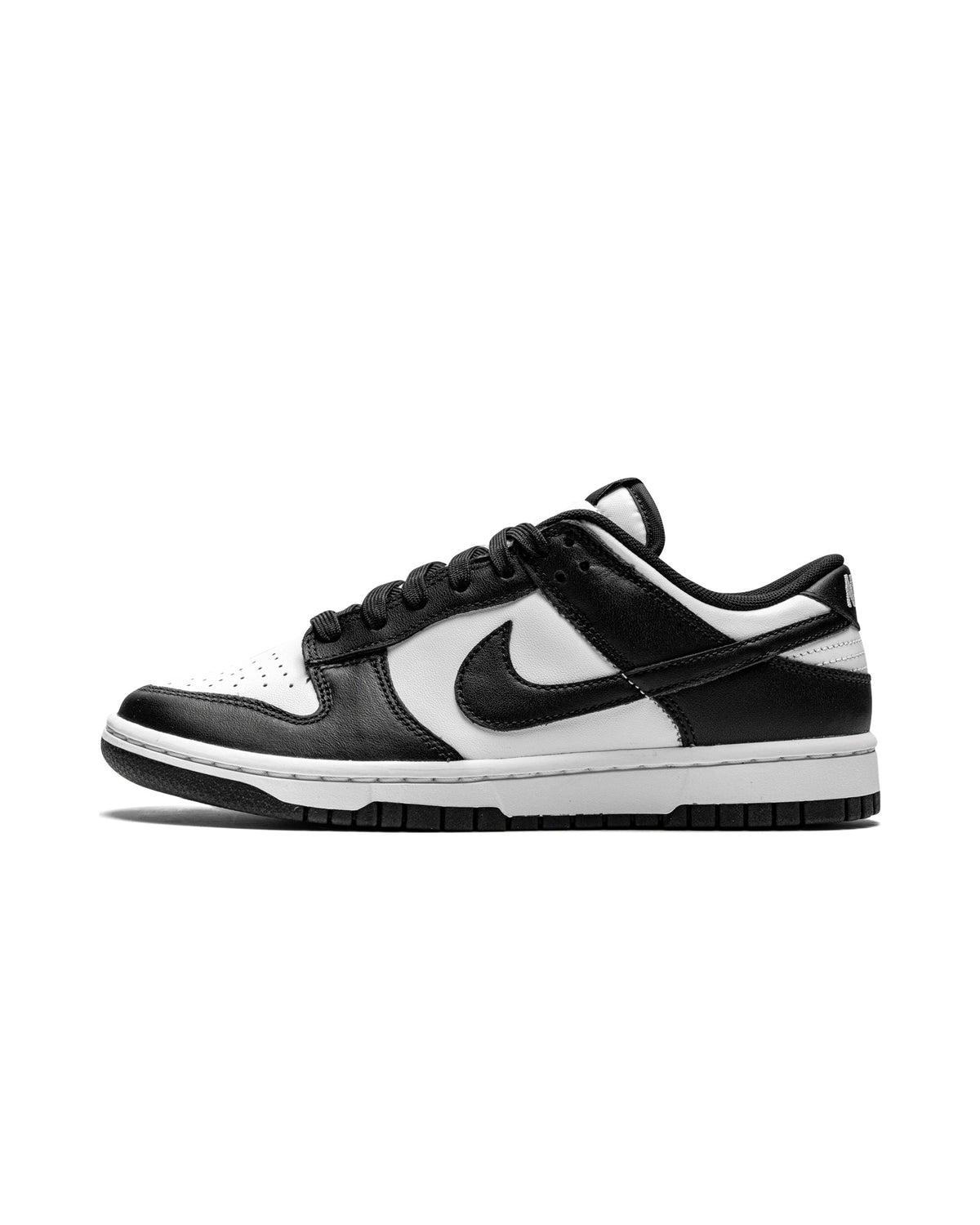 Nike Dunk Low Panda low-top sisäsivulta kuvattuna, musta pohjan reunus ja valkoinen välipohja